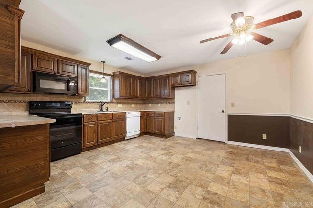 1315 S Crawford St, Clarksville, AR 72830