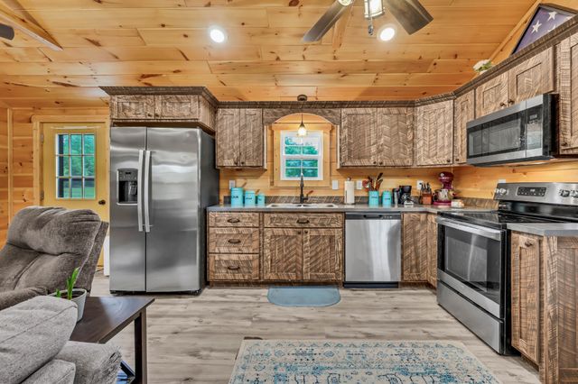 3467 Luther Ragan Rd, Palmyra, TN 37142