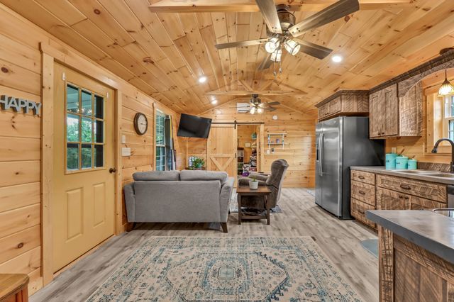 3467 Luther Ragan Rd, Palmyra, TN 37142