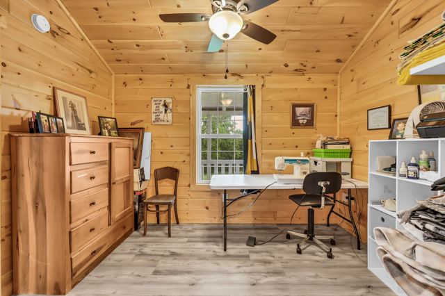 3467 Luther Ragan Rd, Palmyra, TN 37142