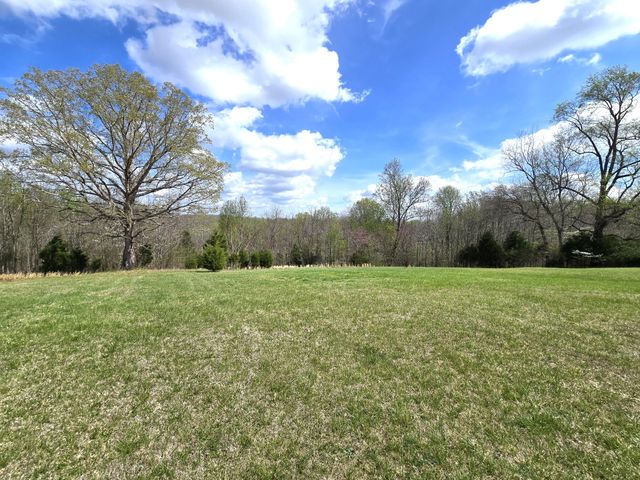 3467 Luther Ragan Rd, Palmyra, TN 37142