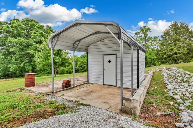 3467 Luther Ragan Rd, Palmyra, TN 37142