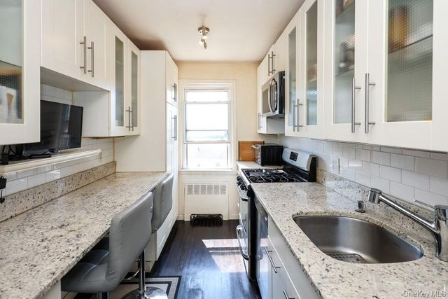 71-11 252 Street 195B, Bellerose, NY 11426