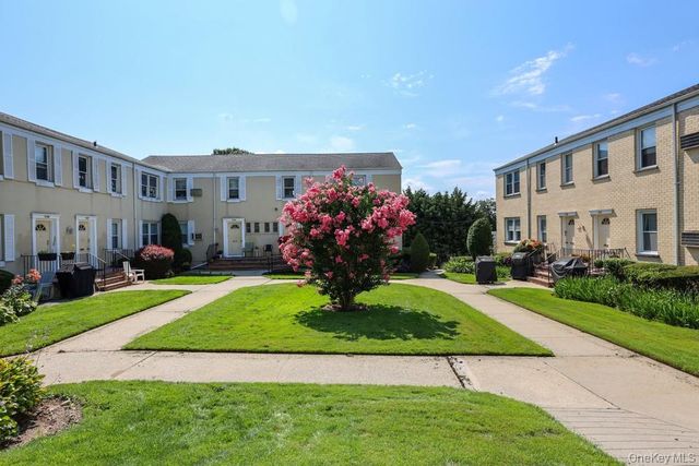 71-11 252 Street 195B, Bellerose, NY 11426