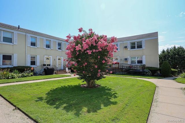 71-11 252 Street 195B, Bellerose, NY 11426