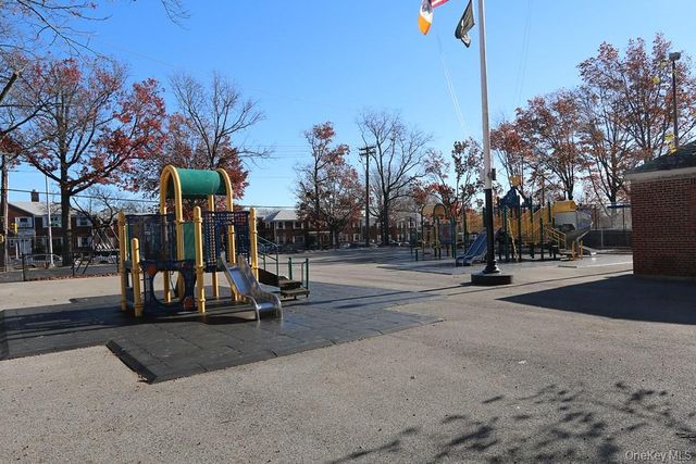 71-11 252 Street 195B, Bellerose, NY 11426