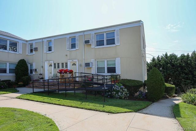71-11 252 Street 195B, Bellerose, NY 11426