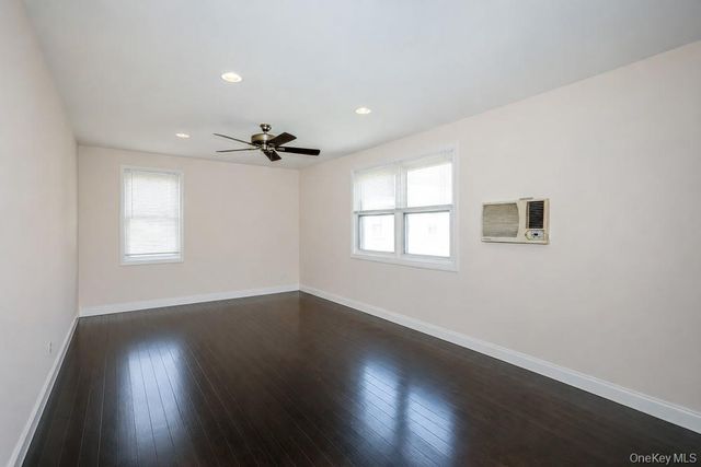 71-11 252 Street 195B, Bellerose, NY 11426