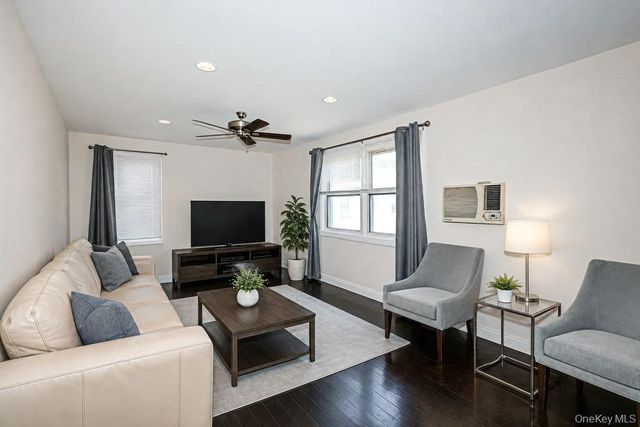 71-11 252 Street 195B, Bellerose, NY 11426