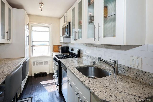 71-11 252 Street 195B, Bellerose, NY 11426