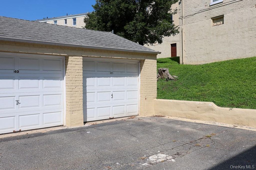 71-11 252 Street 195B, Bellerose, NY 11426 — photo 4