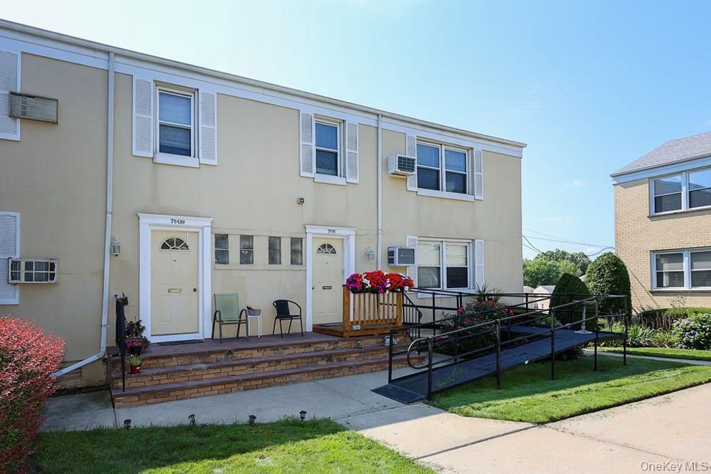 71-11 252 Street 195B, Bellerose, NY 11426 — photo 5