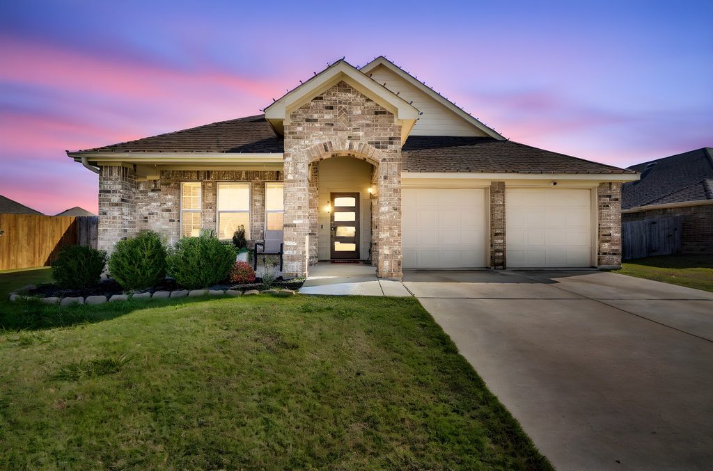 254 Equestrian Drive, Waxahachie, TX 75165