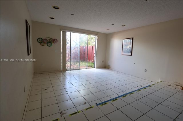 318 NW 107th Ave 2B, Miami, FL 33172