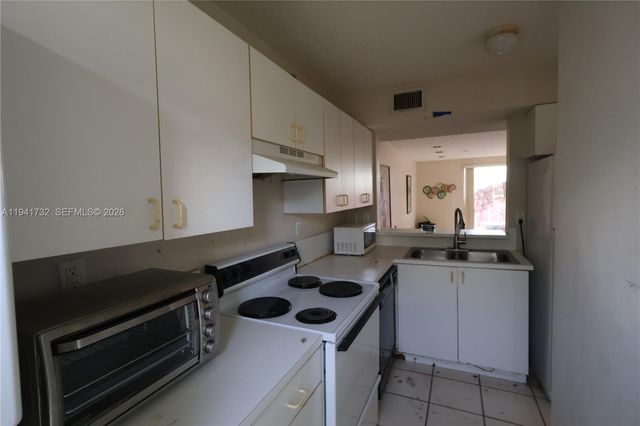 318 NW 107th Ave 2B, Miami, FL 33172