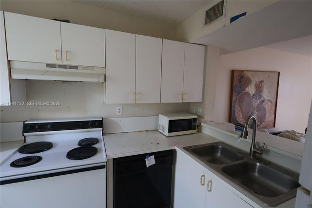 318 NW 107th Ave 2B, Miami, FL 33172