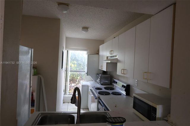 318 NW 107th Ave 2B, Miami, FL 33172