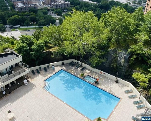 250 Gorge Road 10 J, Cliffside Park, NJ 07010
