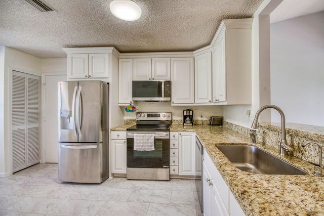 8206 Mooring Circle, Boynton Beach, FL 33472