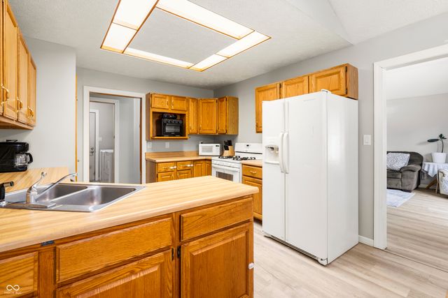 4231 E Lakeview Drive, Martinsville, IN 46151