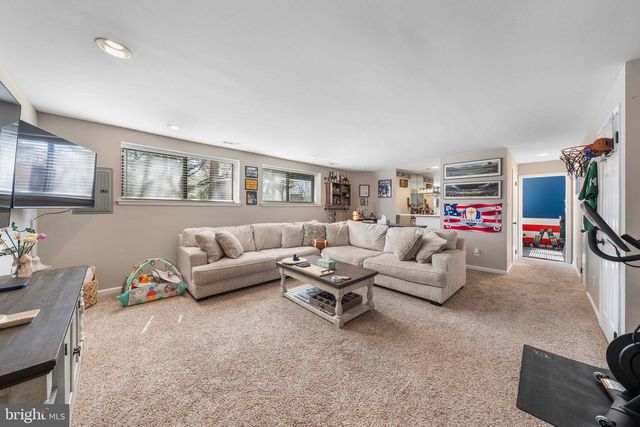 213 AUGUSTA CIR, Mount Laurel, NJ 08054