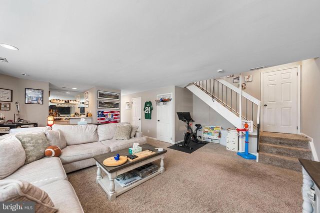 213 AUGUSTA CIR, Mount Laurel, NJ 08054