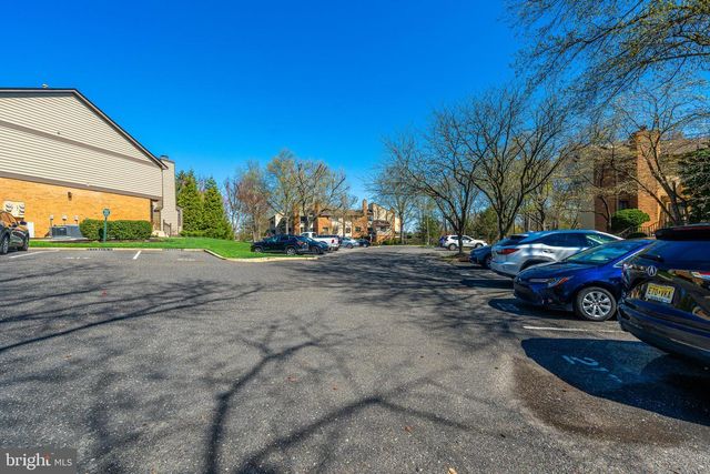 213 AUGUSTA CIR, Mount Laurel, NJ 08054