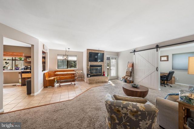 213 AUGUSTA CIR, Mount Laurel, NJ 08054