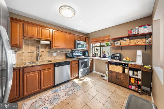 213 AUGUSTA CIR, Mount Laurel, NJ 08054