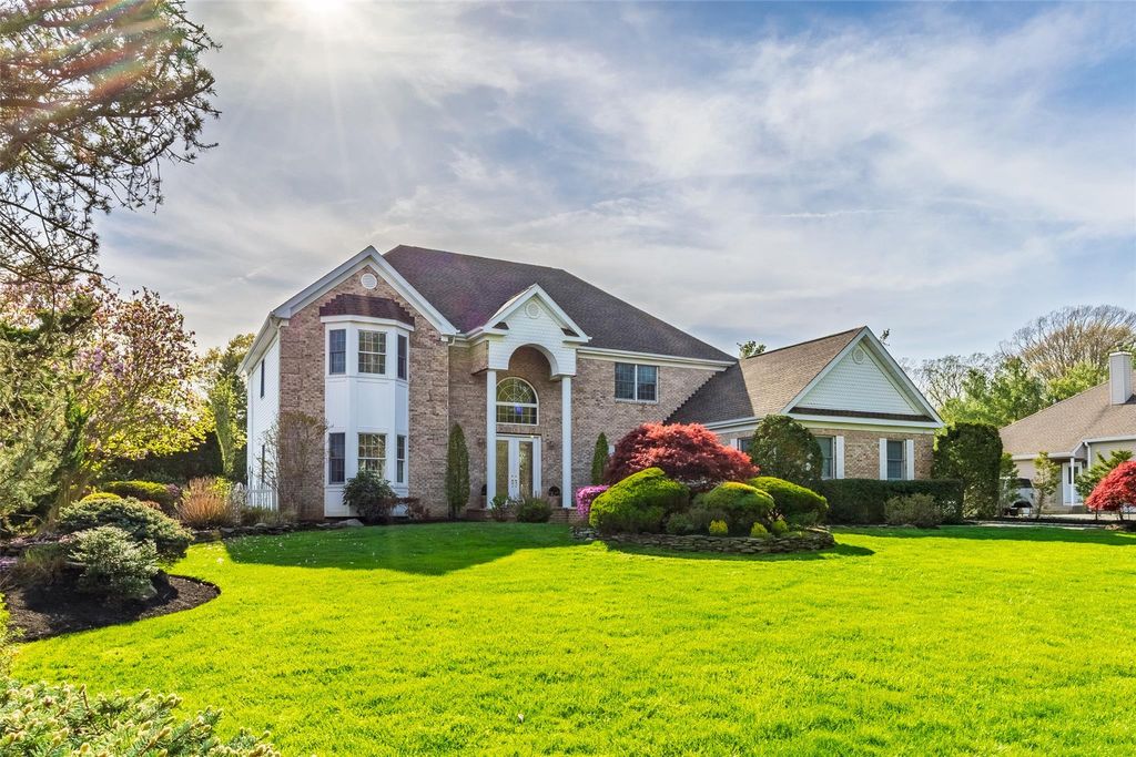 15 Dupont Court, Dix Hills, NY 11746