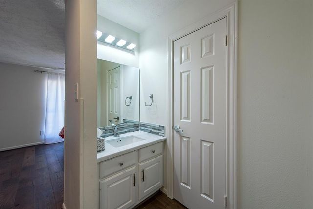 14111 Manderly Drive, Houston, TX 77077