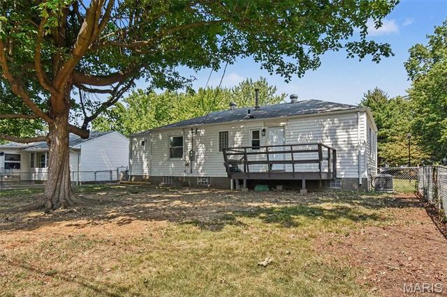 1142 Laire Drive, St Louis, MO 63137