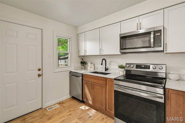 1142 Laire Drive, St Louis, MO 63137