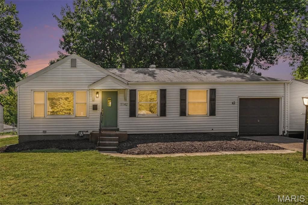 1142 Laire Drive, St Louis, MO 63137