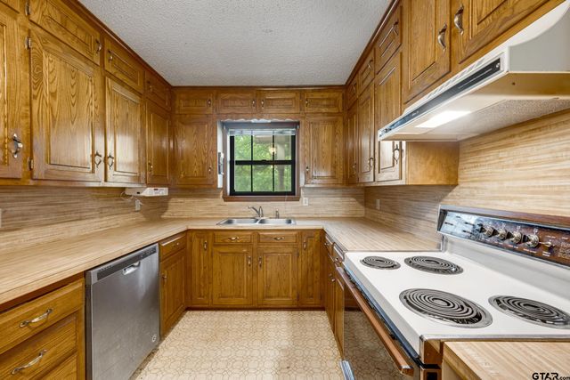 8798 Hill N Dale Road, Tyler, TX 75709