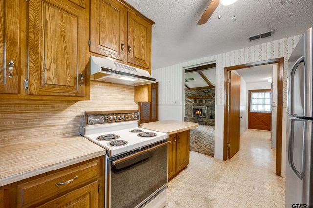 8798 Hill N Dale Road, Tyler, TX 75709