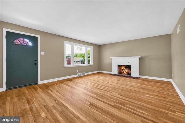 308 E SPRINGETTSBURY, York, PA 17403