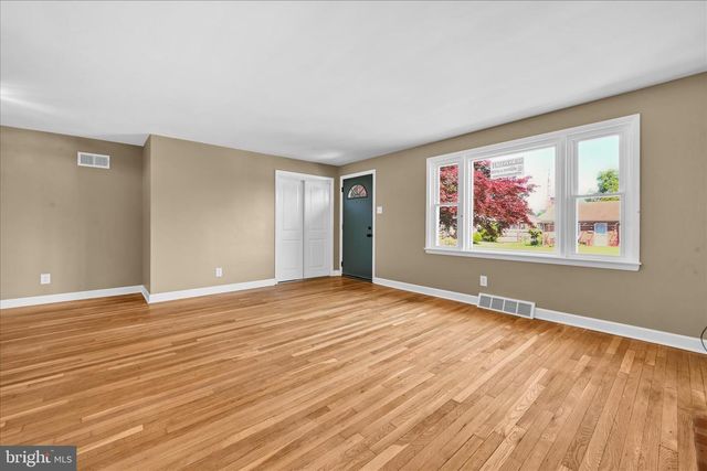 308 E SPRINGETTSBURY, York, PA 17403