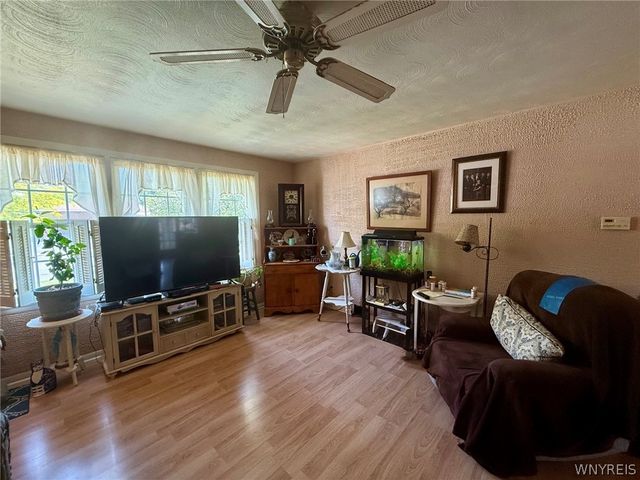 1376 101st Street, Niagara Falls, NY 14304