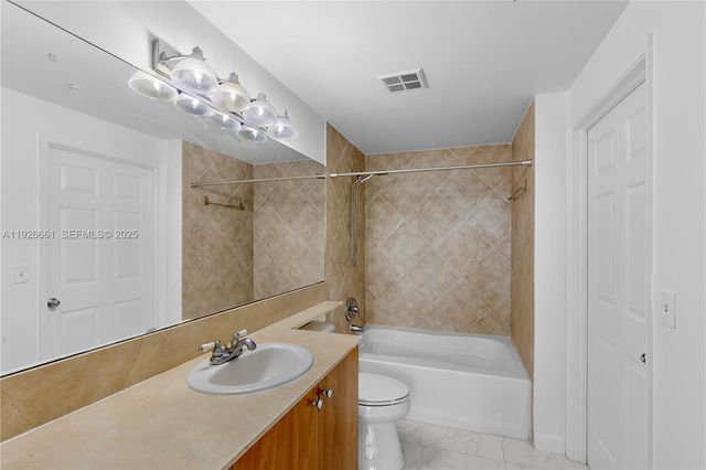 806 E Windward Way 515, Lantana, FL 33462