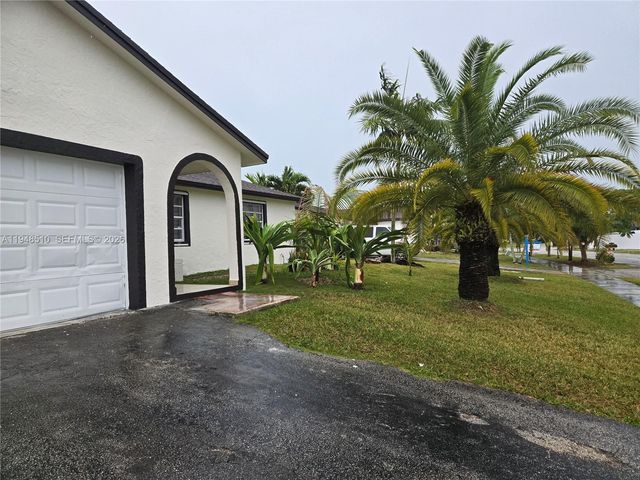 25921 SW 130th Ave, Homestead, FL 33032