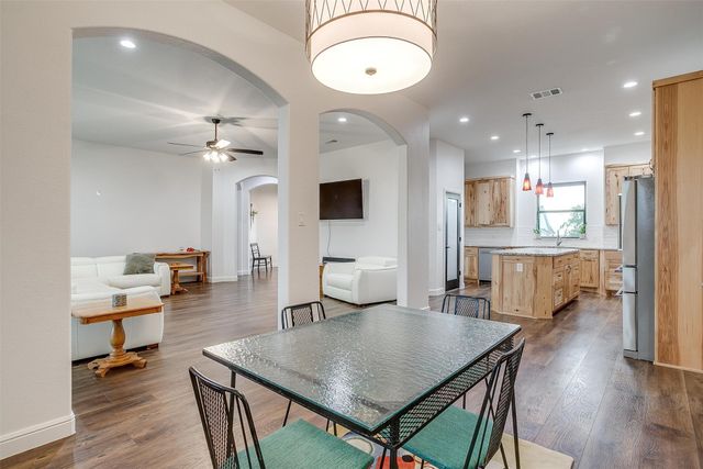 140 Lone Elm Road, Waxahachie, TX 75167