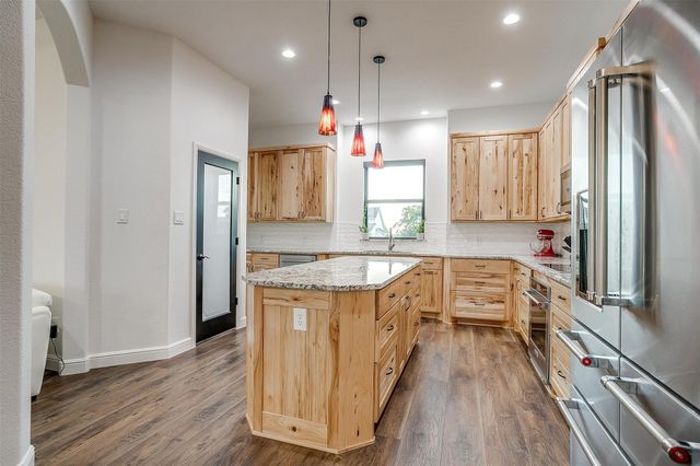 140 Lone Elm Road, Waxahachie, TX 75167