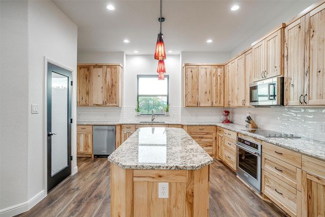 140 Lone Elm Road, Waxahachie, TX 75167