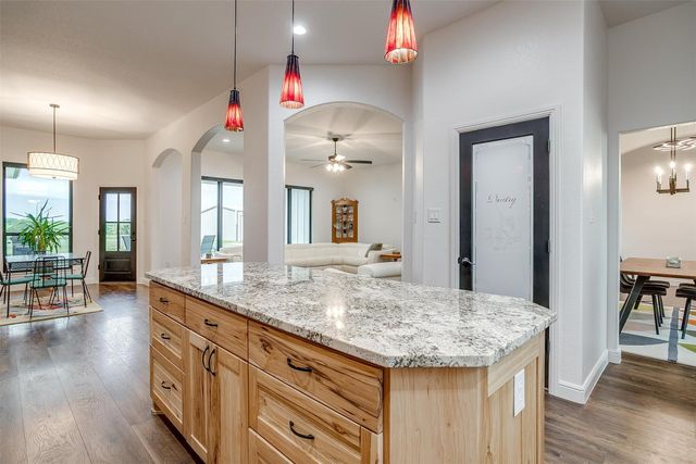 140 Lone Elm Road, Waxahachie, TX 75167