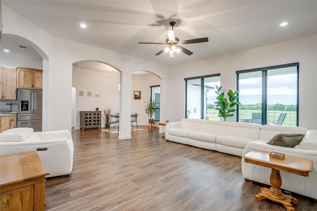 140 Lone Elm Road, Waxahachie, TX 75167
