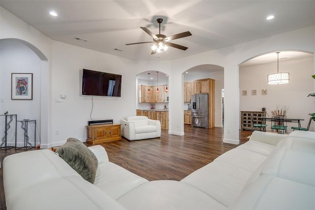 140 Lone Elm Road, Waxahachie, TX 75167