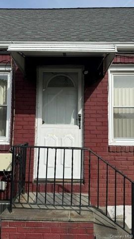 264-15 82nd Ave 2nd Floor, Floral Park, NY 11004