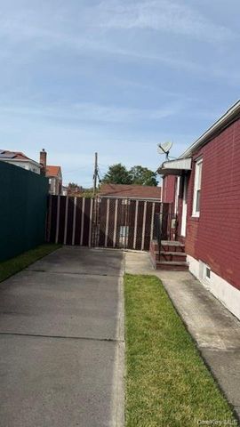 264-15 82nd Ave 2nd Floor, Floral Park, NY 11004