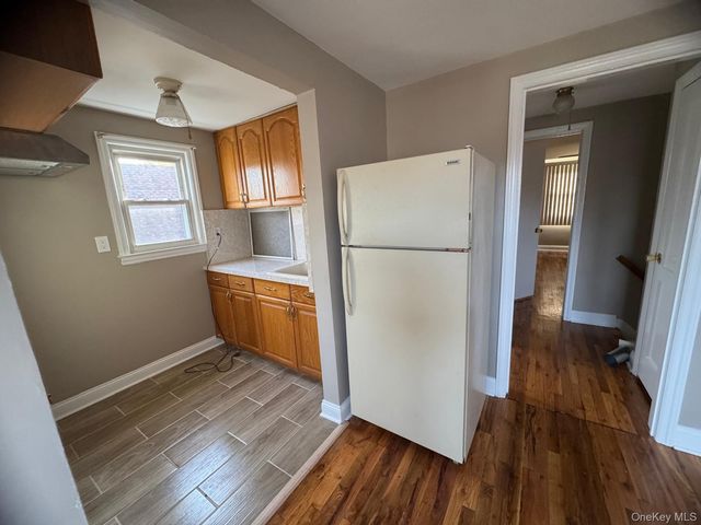 264-15 82nd Ave 2nd Floor, Floral Park, NY 11004